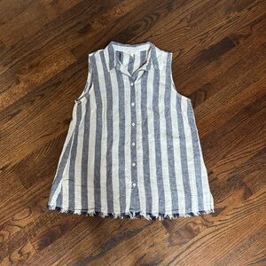 Beachlunchlounge collection, blue & white linen/cotton blend top. Size.M